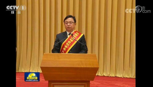 图7：2019年8月29日，100位非公经济人士获颁“优秀中国特色社会主义建设者”奖，王传福作为获奖代表发言