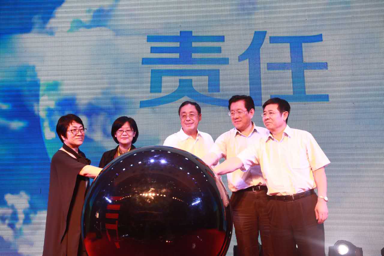 7月13日，2016年寻访大学生创业英雄活动启动仪式在吉林长春举办，广发证券股份有限公司党委书记、董事长孙树明（图中）参加了启动仪式。